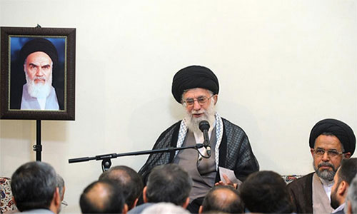 El líder supremo de Irán, el gran Ayatolá Ali Jameneí Irán se mantiene a distancia de la “cabeza de la arrogancia”